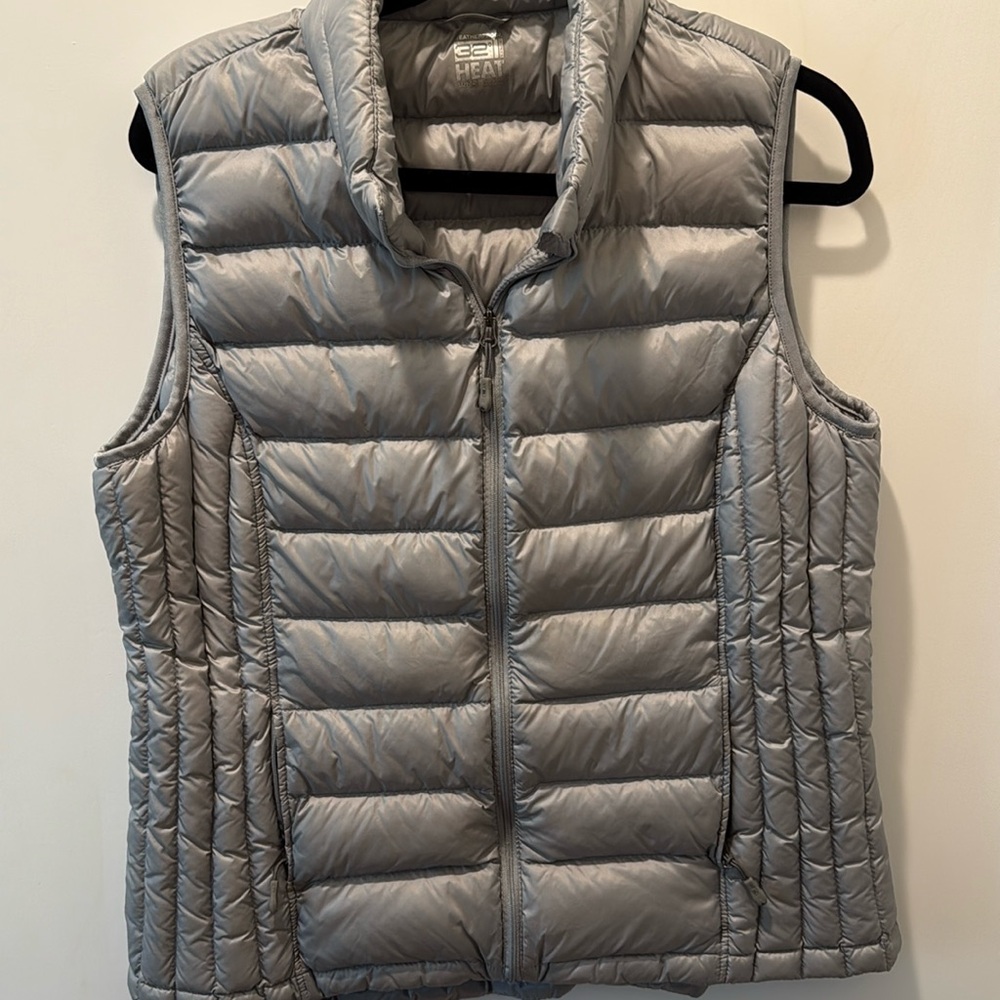 32 Degrees vest
Color:Quick silver
Size XL



Lightweight